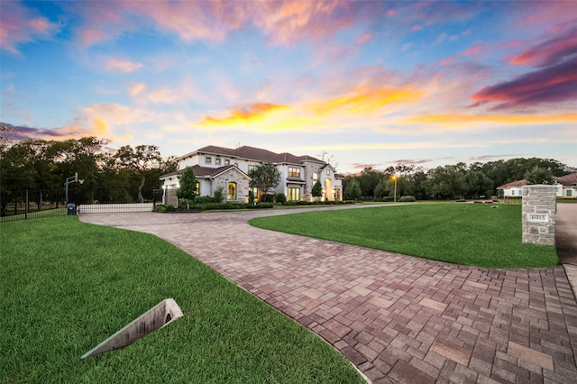 view of front of home featuring a lawn