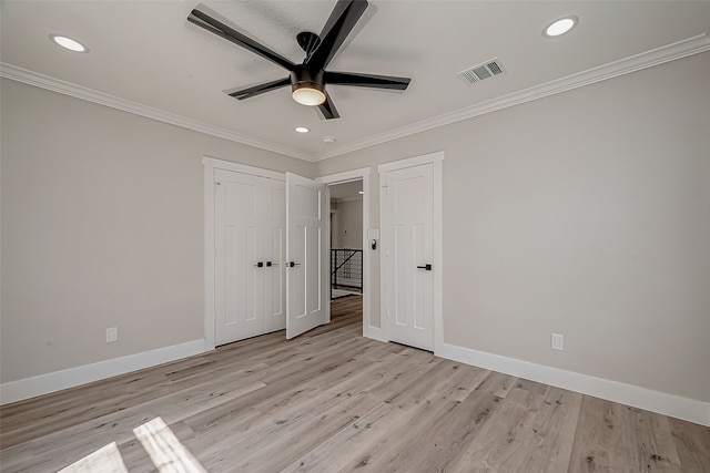 unfurnished bedroom featuring light hardwood / wood-style flooring, crown molding, and ceiling fan