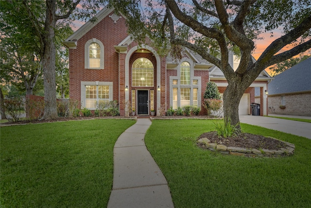 view of front facade with a lawn