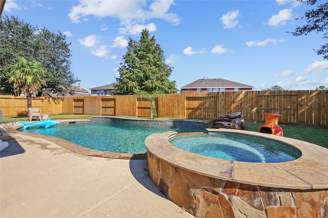 view of swimming pool with an in ground hot tub and a patio area