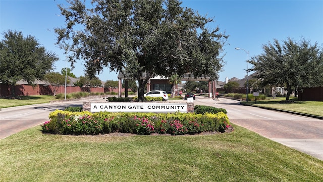 community sign featuring a yard