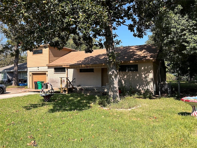 view of front of house featuring a front yard