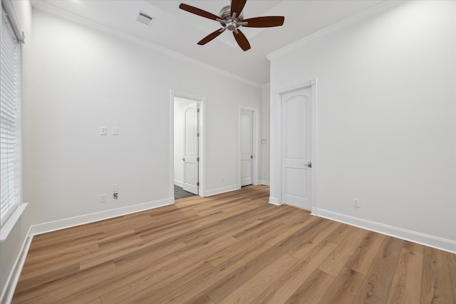 spare room with light wood-type flooring, ceiling fan, and ornamental molding