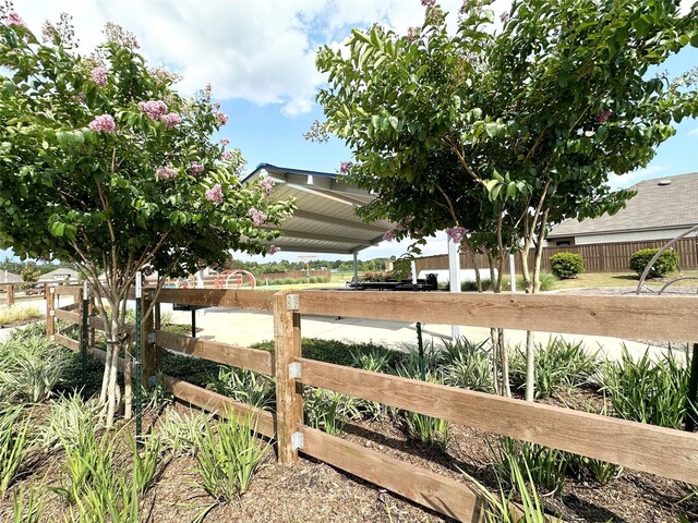 4315 Maple Root Ln, Pinehurst, TX 77362 - view of yard