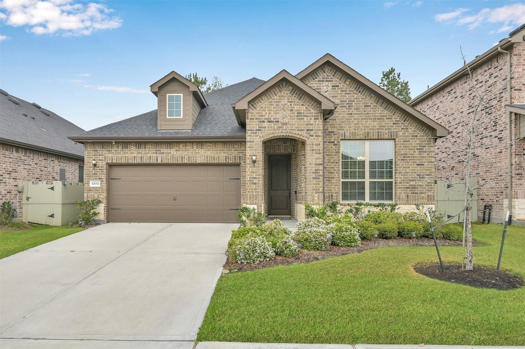 view of front facade featuring a front lawn and a garage