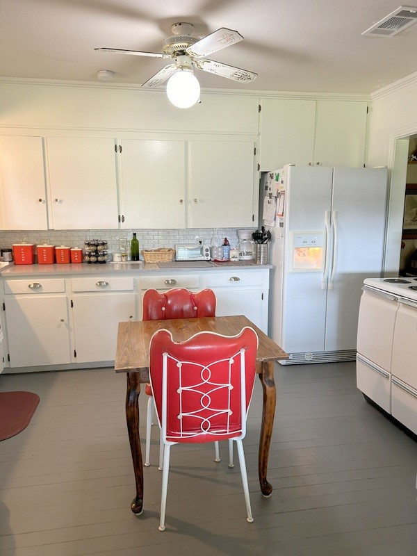 kitchen featuring decorative backsplash, hardwood / wood-style flooring, white cabinetry, white appliances, and ceiling fan