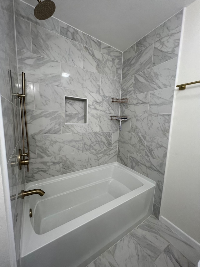 bathroom featuring tiled shower / bath