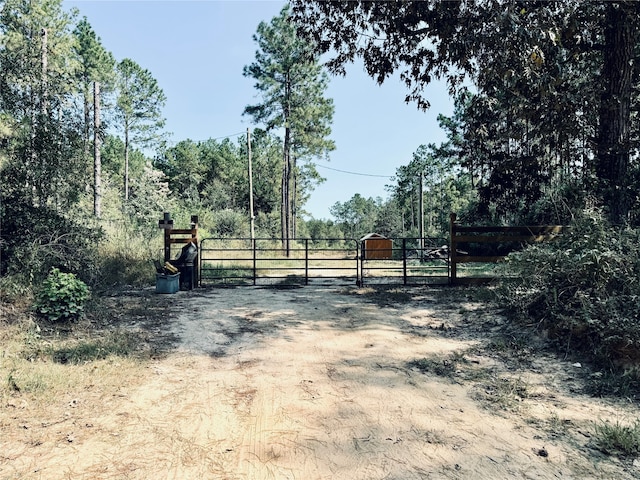 Listing photo 3 for 3461 County Line Rd S, Livingston TX 77351