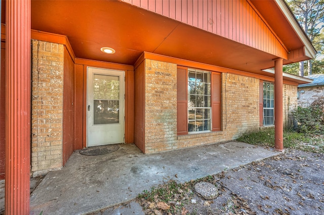 entrance to property featuring a patio area