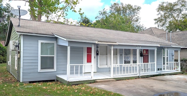 view of front facade featuring a porch