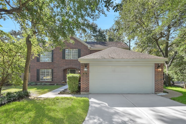 view of front of house featuring a front lawn