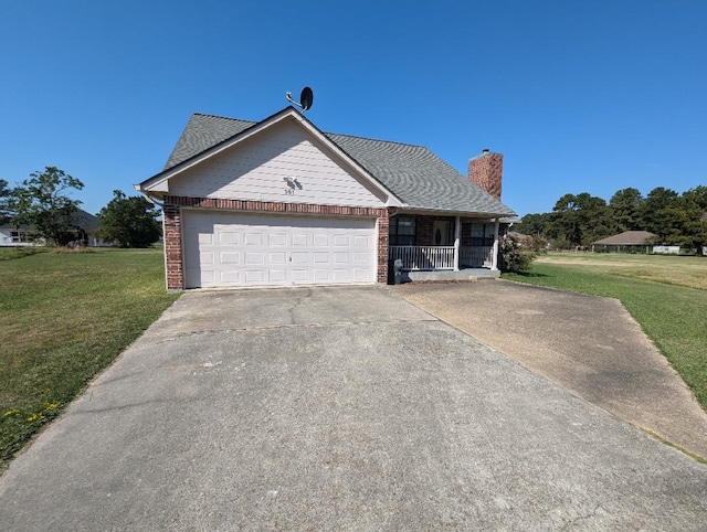 view of front of house featuring a garage, a front lawn, and a porch