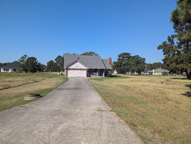 view of front of house featuring a front lawn and a garage