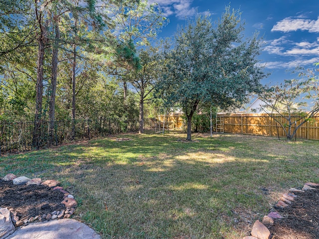 view of yard featuring a fenced backyard