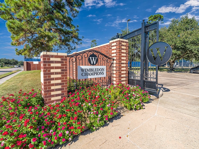 view of community / neighborhood sign