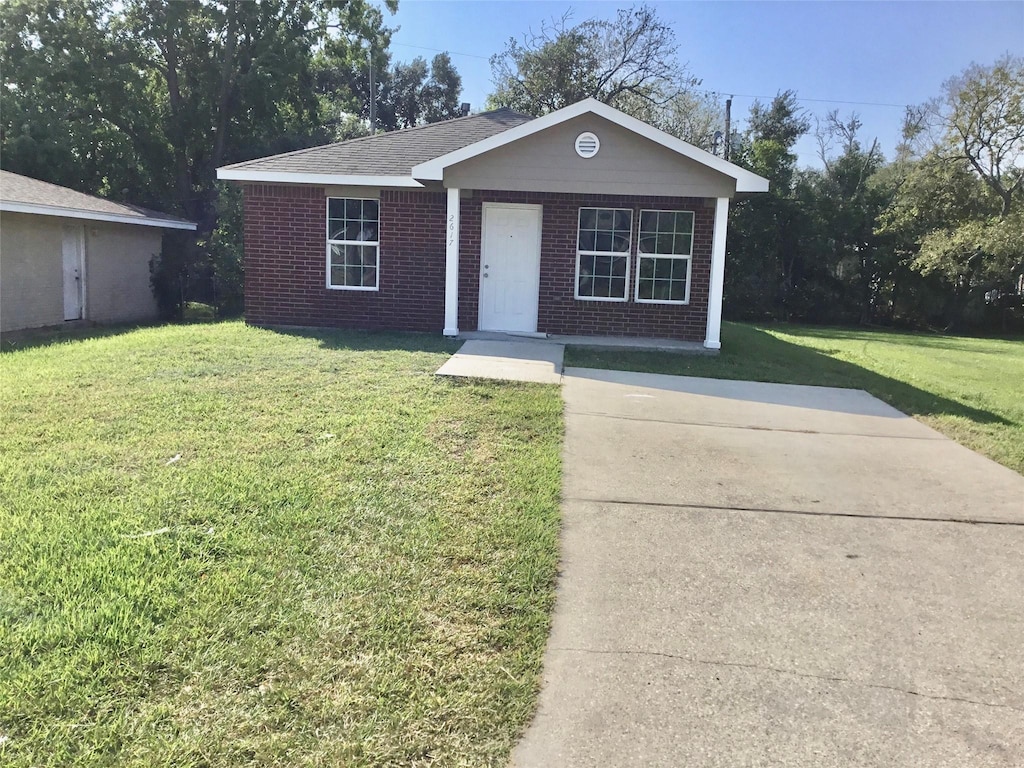 2617 29th Ave N, Texas City, TX 77590 - bungalow with a front lawn and brick siding
