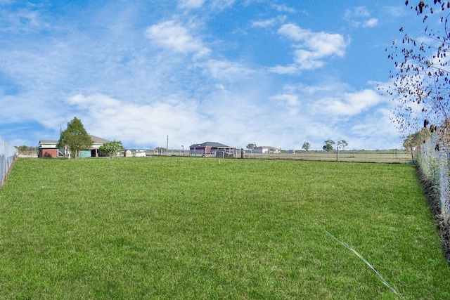 view of yard featuring a rural view