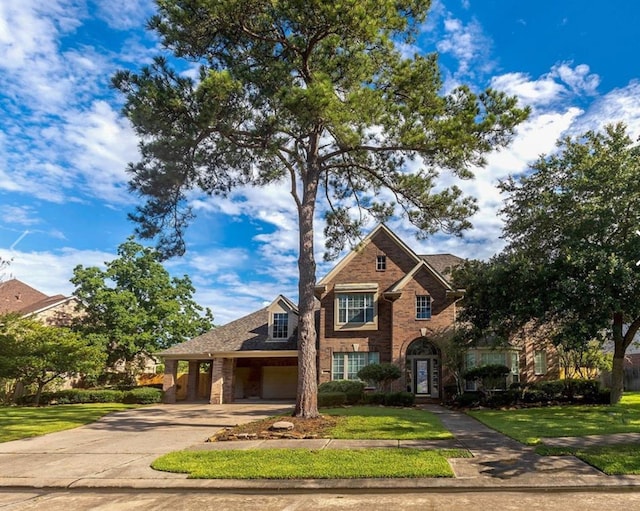 view of front of property featuring a front lawn and a garage