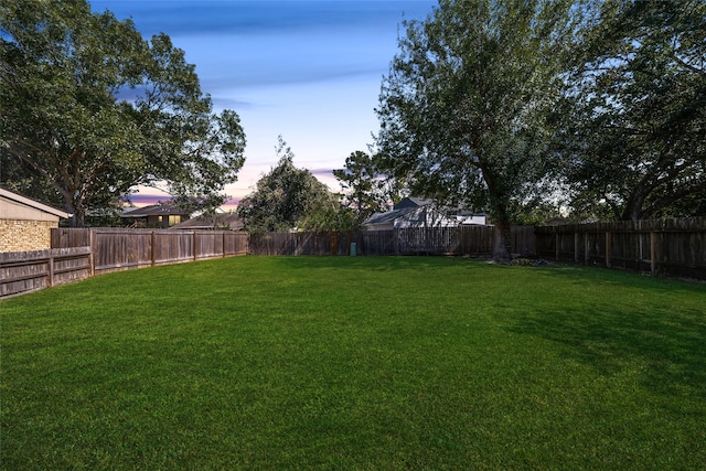 view of yard at dusk