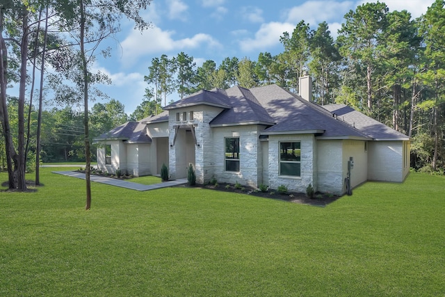 view of front of home featuring a front yard