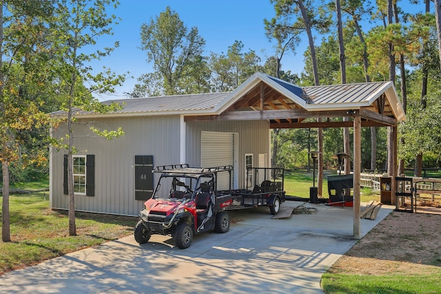 exterior space featuring a front lawn