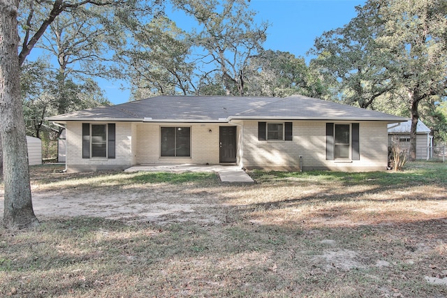 view of front of house with a front lawn