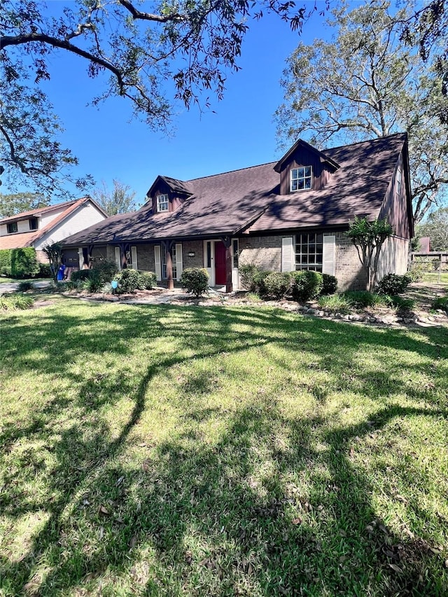 view of front of house with a front lawn and brick siding