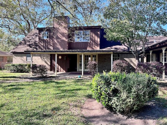 view of front of home with a front lawn