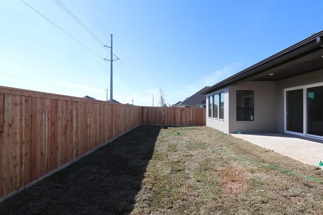 view of yard featuring a patio