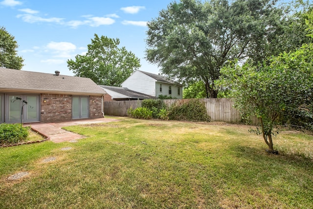 view of yard featuring a patio