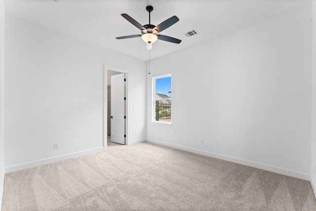 carpeted empty room featuring ceiling fan