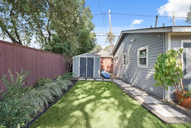 view of yard featuring a storage unit