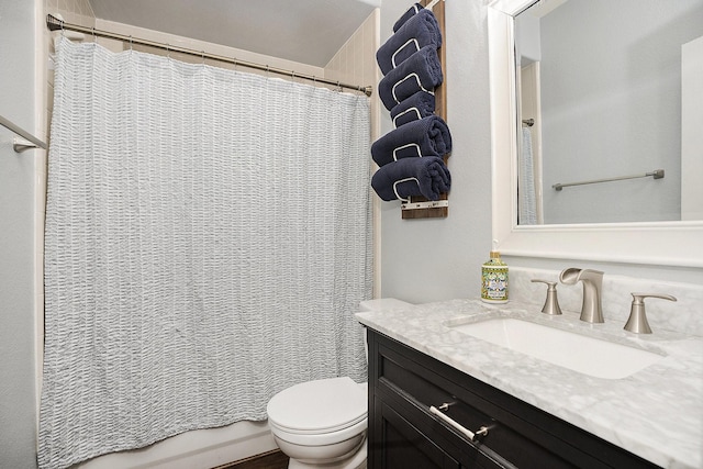 bathroom featuring a shower with curtain, vanity, and toilet