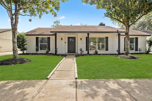 ranch-style home with a front yard