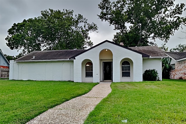 ranch-style house featuring a front lawn