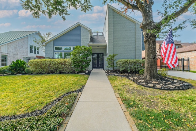 view of front of home with a front lawn