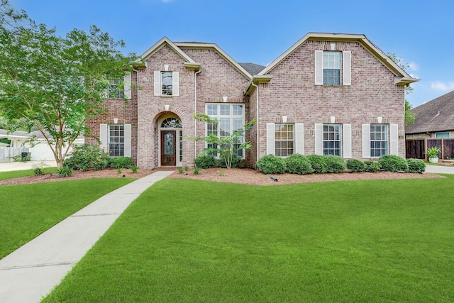 view of front facade featuring a front lawn