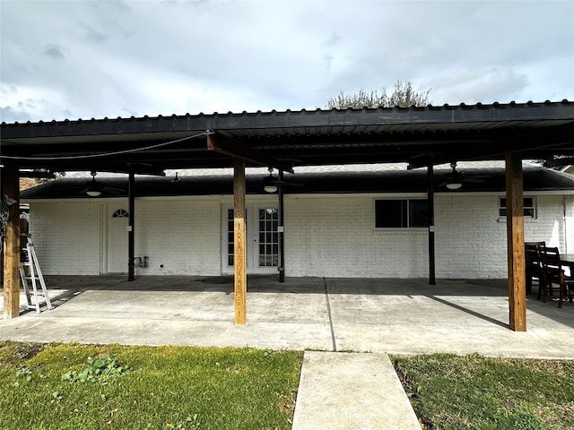 view of patio featuring ceiling fan