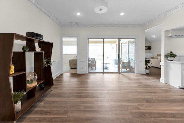 living room featuring crown molding and hardwood / wood-style floors