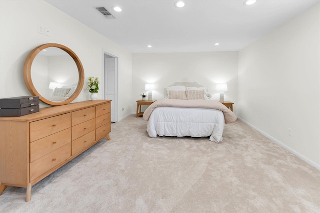 bedroom featuring light colored carpet, baseboards, visible vents, and recessed lighting