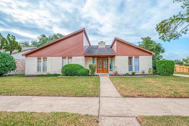 view of front of property with a front lawn