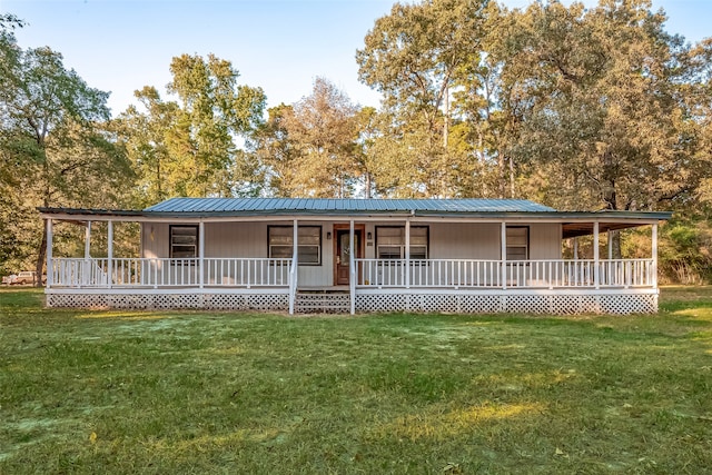 view of front facade with covered porch and a front yard