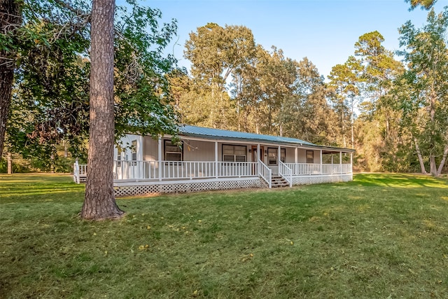 view of front of property featuring covered porch and a front yard