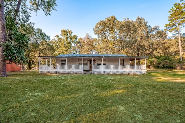 view of front of house featuring a deck and a front lawn