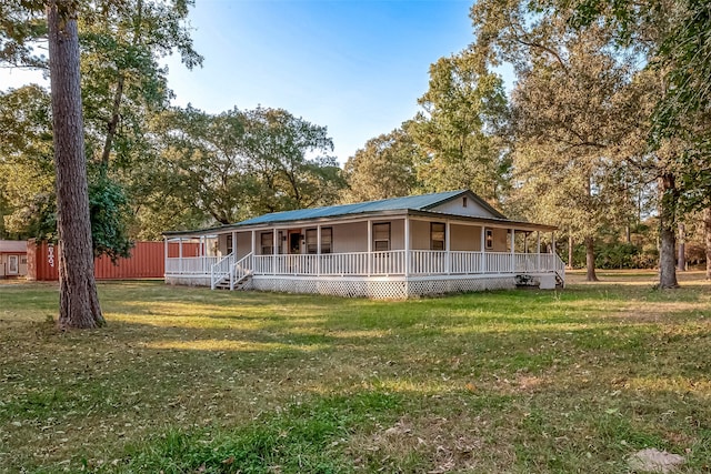 view of front of property with a front lawn and covered porch