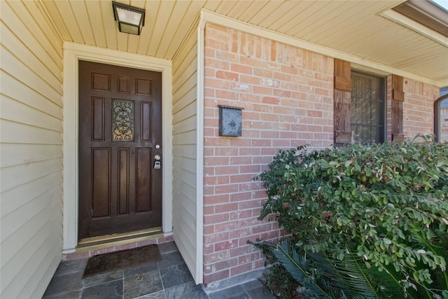 doorway to property with covered porch