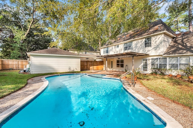 view of pool featuring a lawn