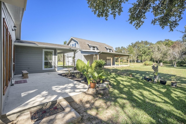 view of yard featuring a patio