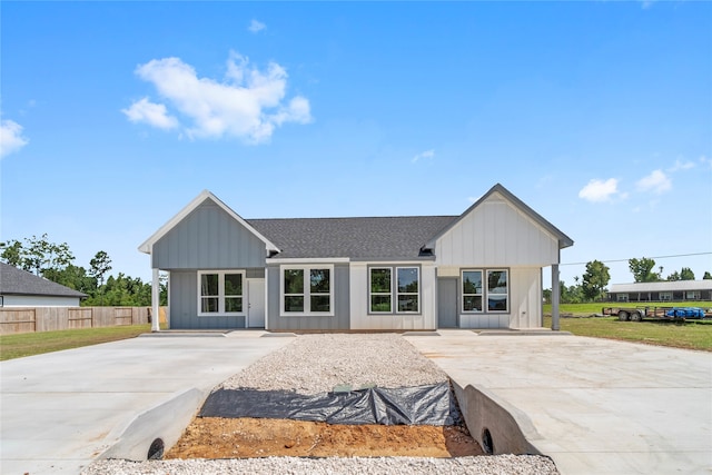 view of front of property