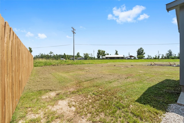 view of yard featuring a rural view